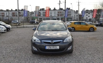 Opel Astra J Sports Tourer 1.4 Turbo ECOTEC 140KM 2012 Opel Astra 1.4 150 JAHRE Benzyna Tempomat Cz. parkowania Klimatyzacja 1.4, zdjęcie 2