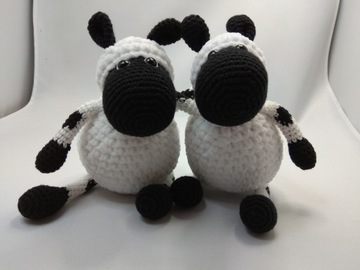 OWIECZKA na szydełku amigurumi pluszak maskotka czarna / biała