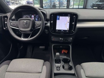 Volvo XC40 Crossover Plug-In Facelifting 1.5 T4 211KM 2022 Volvo XC 40 Plug In Hybrid T4 Core ACC Blind spot Kamera cofania CarPl, zdjęcie 6