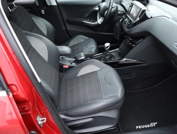 Peugeot 2008 I SUV Facelifting 1.2 PureTech 130KM 2018 Peugeot 2008 1.2 PureTech, Salon Polska, zdjęcie 8