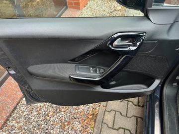 Peugeot 208 I Hatchback 5d Facelifting 1.6 BlueHDi 100KM 2016 Peugeot 208 1.6 diesel panorama dach zarej w PL ksiazka serwis zamiana, zdjęcie 21