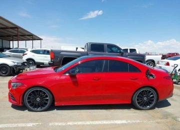 Mercedes CLA C118/X118 2020 Mercedes-Benz CLA 2020, 2.0L, porysowany lakier 2.0 Benzyna 221KM, zdjęcie 2