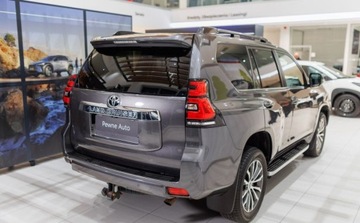 Toyota Land Cruiser VII Terenowy 3d 2.8 D-4D 177KM 2020 Toyota Land Cruiser LC 2.8 D-4D Premium aut 2.8 Diesel 177KM, zdjęcie 4