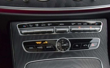 Mercedes Klasa E W213 2019 Mercedes-Benz Klasa E 2.0D 2019r AMG Super Stan Sprowadzony Oplacony 2.0, zdjęcie 25