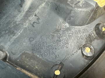 OSŁONA BŁOTNIKA CHLAPACZ PRZÓD PRAWY TOYOTA LAND CRUISER 150 76621-60180