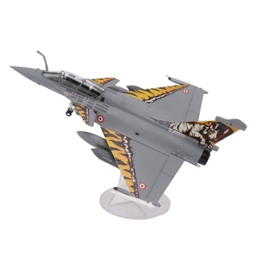 Модель истребителя 1:72, отлитая под давлением