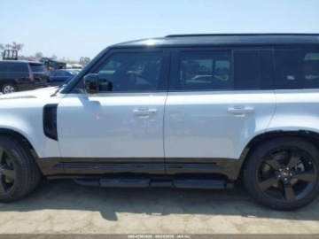 Land Rover Defender IV (L663) 2023 Land Rover Defender 110 X-Dynamic SE 2023 3.0l 3.0 Benzyna 395KM, zdjęcie 2