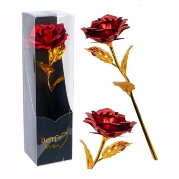 Красно-золотая роза в подарочной упаковке на Рождество и особые случаи.