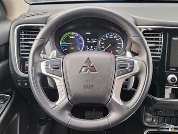 Mitsubishi Outlander III 2019 Mitsubishi Outlander PHEV 224KM 2019r 14TysKm 13.8kWh 4WD Plug-in Stan ide, zdjęcie 25
