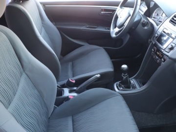 Suzuki Swift V Hatchback 5d 1.3 DDiS 75KM 2012 Suzuki Swift 1.3 DDiS, Klima, Klimatronic, zdjęcie 8
