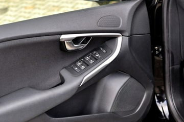 Volvo V40 II Hatchback Facelifting 2.0 D2 120KM 2017 Volvo V40 2,0 D2 2017 Rok Lift Full Led, zdjęcie 17