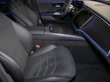 Mercedes Klasa E W214 Sedan 2.0 200 204KM 2025 MERCEDES-BENZ E Klasa 200 AMG Sedan 2.0 (204KM) 2025, zdjęcie 3