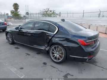 BMW Seria 7 G70 2022 BMW Seria 7 2022r., 4x4, 4.4L 4.4 Benzyna 523KM, zdjęcie 2