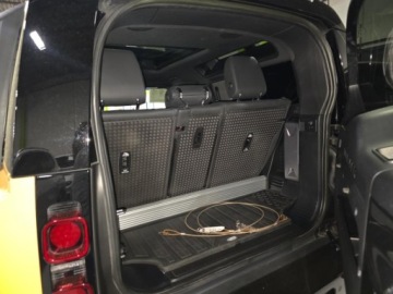 Land Rover Defender IV (L663) 2023 Land Rover Defender 90 X-Dynamic Se 2023 3.0 Benzyna 395KM, zdjęcie 2