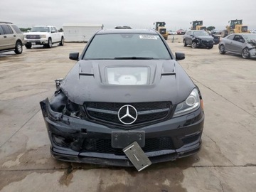 Mercedes Klasa C W205 2013 Mercedes-Benz Klasa C 63 AMG 2013 6.2l 6.2 Benzyna 451KM, zdjęcie 5