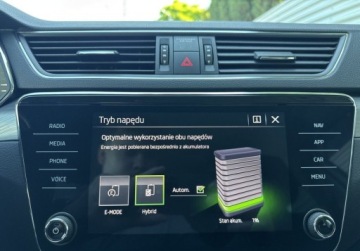 Skoda Superb III Kombi Plug-In Hybrid 1.4 TSI Plug-In-Hybrid 218KM 2022 Skoda Superb Style 1.4TSI Plug-In Hybrid 218KM Matrix WEBASTO Virtual ACC, zdjęcie 30