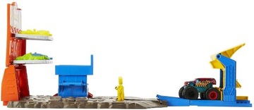 Набор HOT WHEELS MONSTER TRUCK РАЗБОР НА СТАНЦИИ
