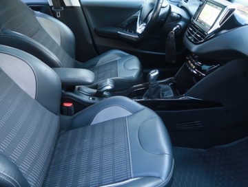 Peugeot 2008 I SUV Facelifting 1.2 PureTech 110KM 2017 Peugeot 2008 1.2 PureTech, Salon Polska, Skóra, zdjęcie 8