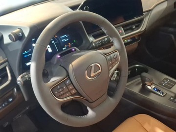 Lexus UX Crossover Facelifting 2.0 300h 199KM 2024 Od ręki - 300h F Sport Design 2.0 Hybrid Dynamic Force 199KM, zdjęcie 5
