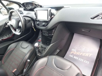 Peugeot 208 I Hatchback 5d Facelifting 1.2 PureTech 110KM 2016 Peugeot 208 GT Line Kamera Klimatronik PDC Sensor Alu 1.2 Benzyna 110KM, zdjęcie 14