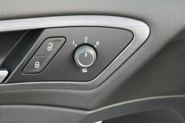 Volkswagen Golf VII Variant Facelifting 1.6 TDI-CR DPF BMT 115KM 2019 Volkswagen Golf Comfortline Gwarancja, zdjęcie 19