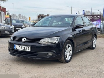 Volkswagen Jetta VI Sedan 1.2 TSI 105KM 2011 Volkswagen Jetta 1.2 TSI BlueMotion Technology Trendline 105KM 2011r, zdjęcie 2