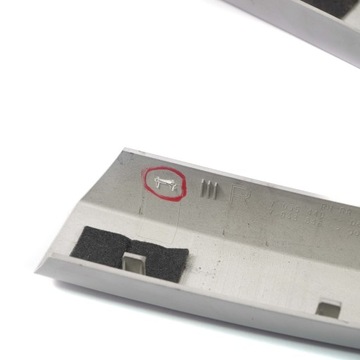 BMW E85 Z4 Чехол поперечной балки правого сиденья 7043838