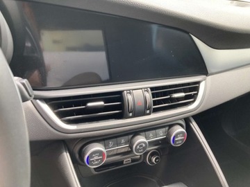 Alfa Romeo Giulia II Sedan Facelifting 2023 2.0 GME Turbo 280KM 2025 ALFA ROMEO Giulia Turbo Veloce Q4 Sedan 2.0 (280KM) 2025, zdjęcie 8