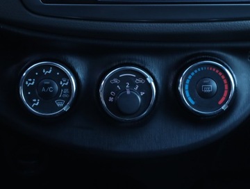 Toyota Yaris III Hatchback 5d 1.33 Dual VVT-i 99KM 2013 Toyota Yaris 1.33 Dual VVT-i, Klima, Parktronic, zdjęcie 14