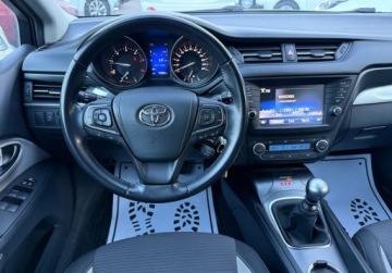 Toyota Avensis III Wagon Facelifting 2015 2.0 D-4D 143KM 2018 Toyota Avensis salon Polska 2.0 Diesel 143KM, zdjęcie 1