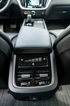 Volvo V60 II  Kombi Facelifting 2.0 B4 197KM 2023 Volvo V60 B4 D Plus Dark 197KM FV23%, zdjęcie 12