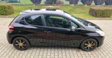 Peugeot 208 I Hatchback 3d 1.6 e-HDI 92KM 2014 Peugeot 208 Peugeot 208 1.6 e-HDi Allure STT 1.6 Diesel 92KM, zdjęcie 7