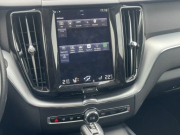 Volvo XC60 II Crossover T5 250KM 2018 Volvo XC 60 4x4 T5 Momentum 2018 kamera, zdjęcie 17