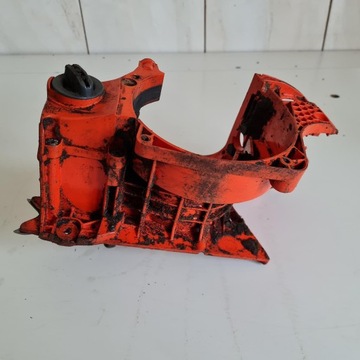 OLEO-MAC 937 КРЫШКА КОРПУСА БАКА