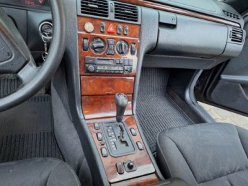 Mercedes Klasa E W210 1998 Mercedes automat klima 98 r, zdjęcie 7