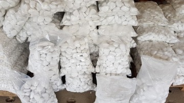 Kamień biały dekoracyjny thassos błyszczący śnieżnobiały 1kg 2-4cm