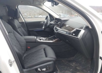 BMW X7 SUV Facelifting 3.0 40i 381KM 2025 BMW X7 2025r., xDrive40i, 3.0L, od ubezpieczalni 3.0 Benzyna 380KM, zdjęcie 9