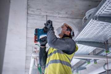 Система Bosch Professional 18V: комплект GWS 18V-7 + сумка GBH 18V-22, 2 батарейки