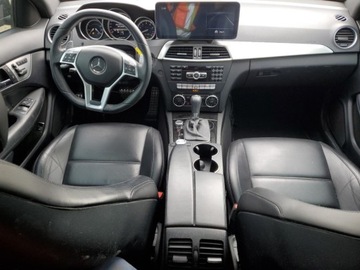 Mercedes Klasa C W205 2013 Mercedes-Benz Klasa C 63 AMG 2013 6.2l 6.2 Benzyna 451KM, zdjęcie 8