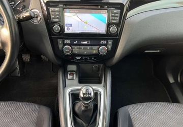 Nissan Qashqai II Crossover 1.6 dCi 130KM 2016 Nissan Qashqai panorama, kamera cofania, nawigacja 1.6 Diesel 130KM, zdjęcie 23