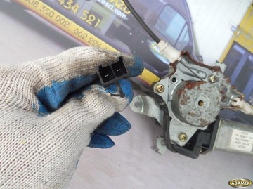 NISSAN MAXIMA 3.0 V6 96R - ZVEDÁK PRAVÝ PŘEDNÍ