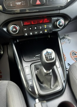 Kia Carens IV Minivan 1.7 VGT CRDi 141KM 2015 Kia Carens Navi/Kamera/ Pakiet Zimowy, zdjęcie 16