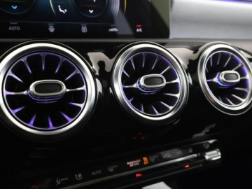 Mercedes Klasa A W177/V177 Hatchback Plug-In 1.3 250e 218KM 2020 Mercedes A 250 PHEV full LED navi skóra/alcantara, zdjęcie 30