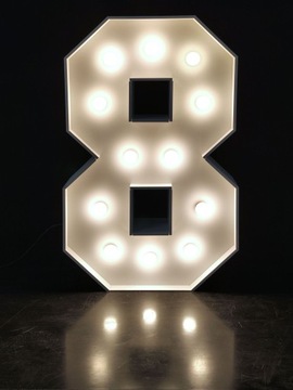 Большая цифра 8 со светодиодными лампочками для украшения дня рождения