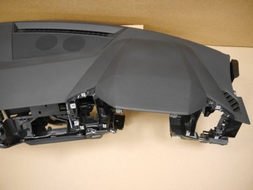 AUDI A1 82A DESKA ROZDĚLOVAČE KONZOLA