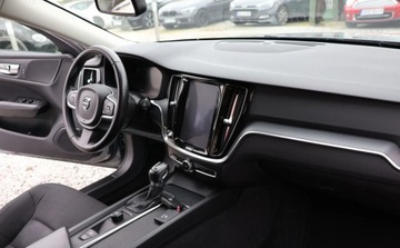 Volvo V60 II  Kombi 2.0 D3 150KM 2019 Volvo V60 NAVIGACJA, Grzane Fotele, Multifunkcja, Tempomat, Czujniki, Auto, zdjęcie 9