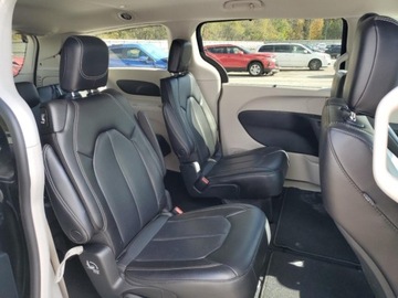 Chrysler Pacifica II 2023 Chrysler Pacifica Touring L, 2023r., 3.6L 3.6 Benzyna 287KM, zdjęcie 9