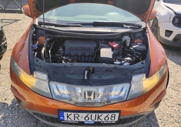 Honda Civic VIII 2008 Honda Civic 2008r, 1.4 Benzyna. Uszkodzony lewy tyl. Jezdzi 1.4 Benzyna, zdjęcie 4