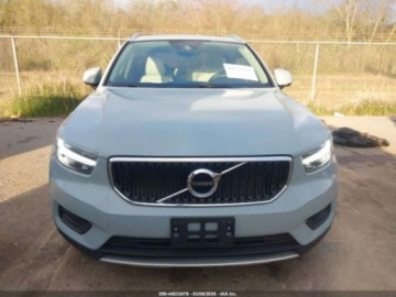 Volvo XC40 Crossover 2.0 T5 247KM 2019 Volvo XC 40 2019 r., 2,0L T5 MOMENTUM 2.0 Benzyna 247KM, zdjęcie 1