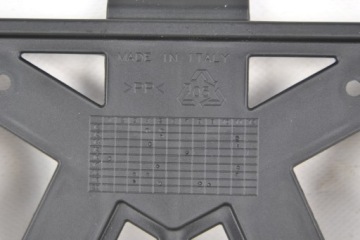 Номерной знак Монтажный кронштейн Указатели поворота В комплекте